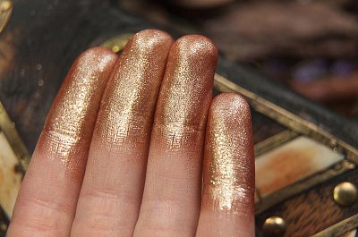 Рассыпчатые тени Наследница Трона Sigil Inspired Tammy Tanuka